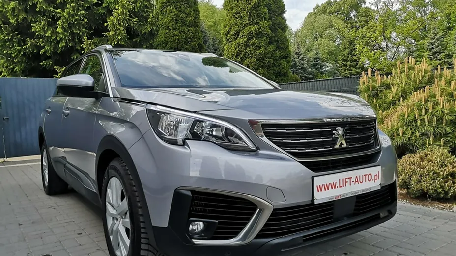 PEUGEOT 5008 -