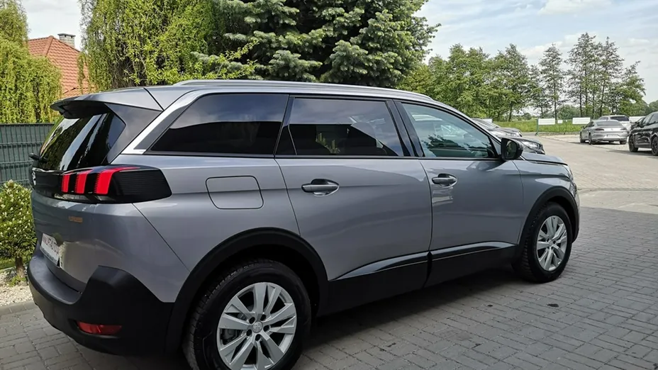 PEUGEOT 5008 -