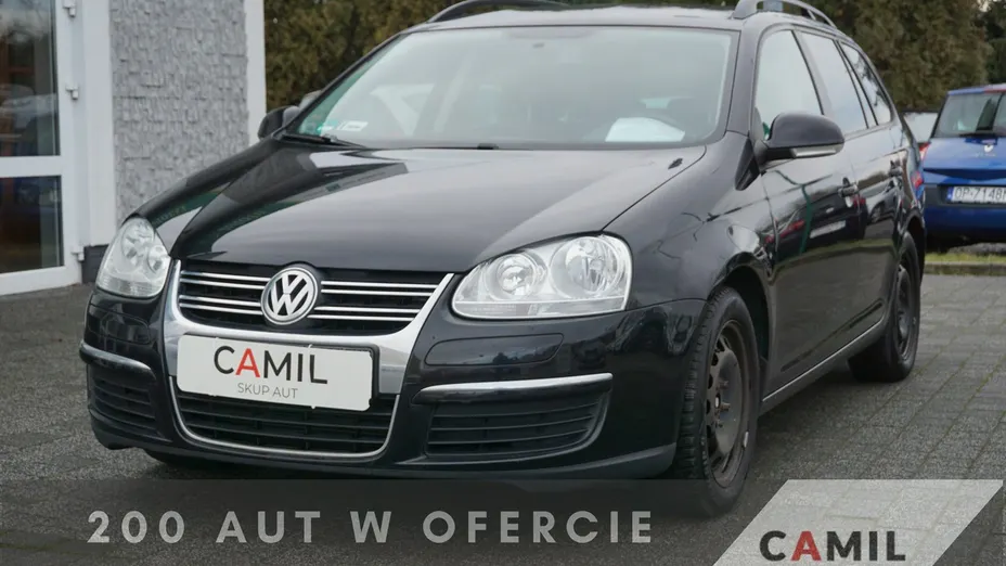 VOLKSWAGEN Golf -