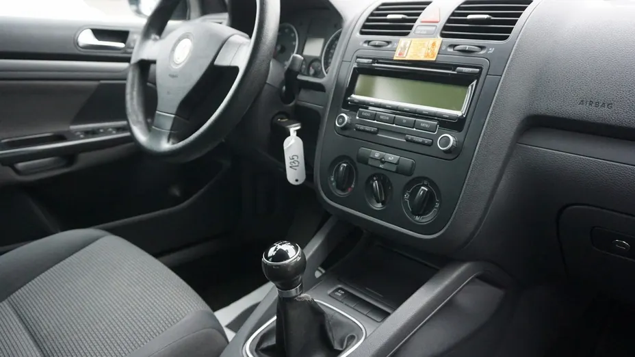 VOLKSWAGEN Golf -