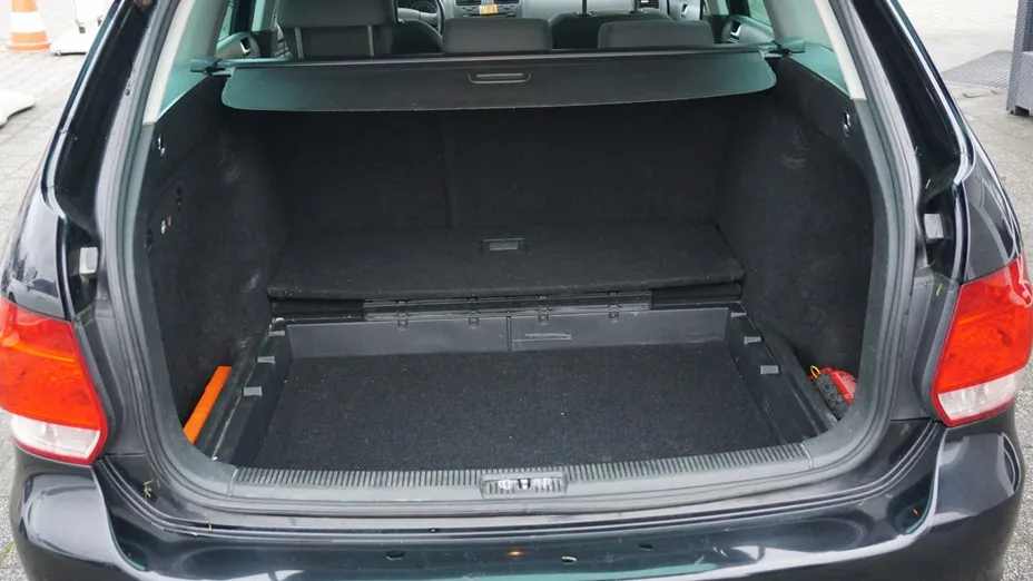 VOLKSWAGEN Golf -