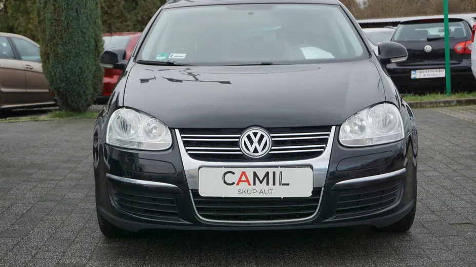 VOLKSWAGEN Golf -