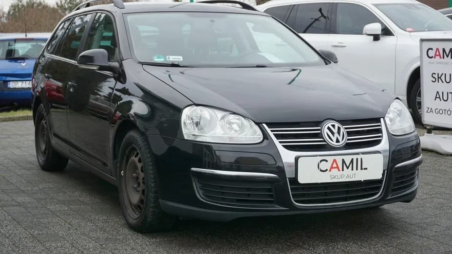 VOLKSWAGEN Golf -