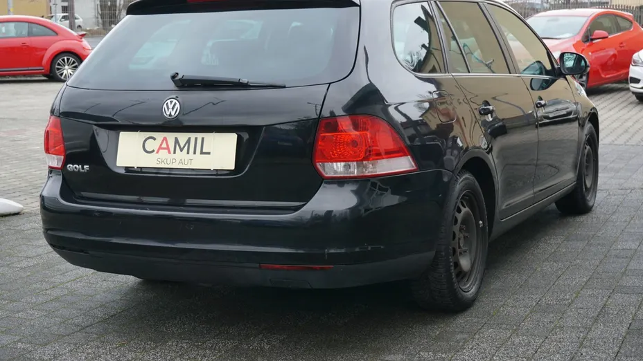 VOLKSWAGEN Golf -
