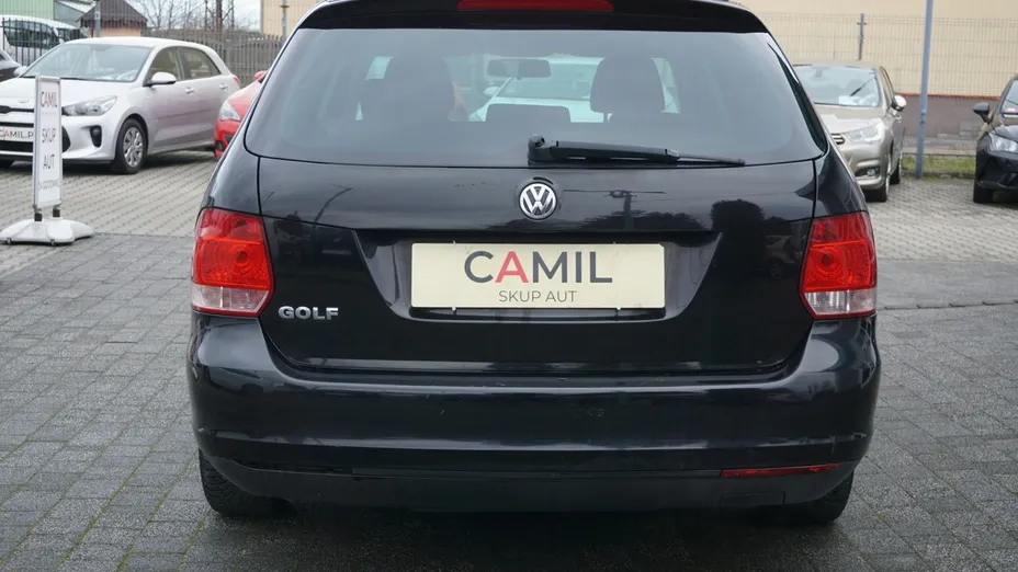 VOLKSWAGEN Golf -