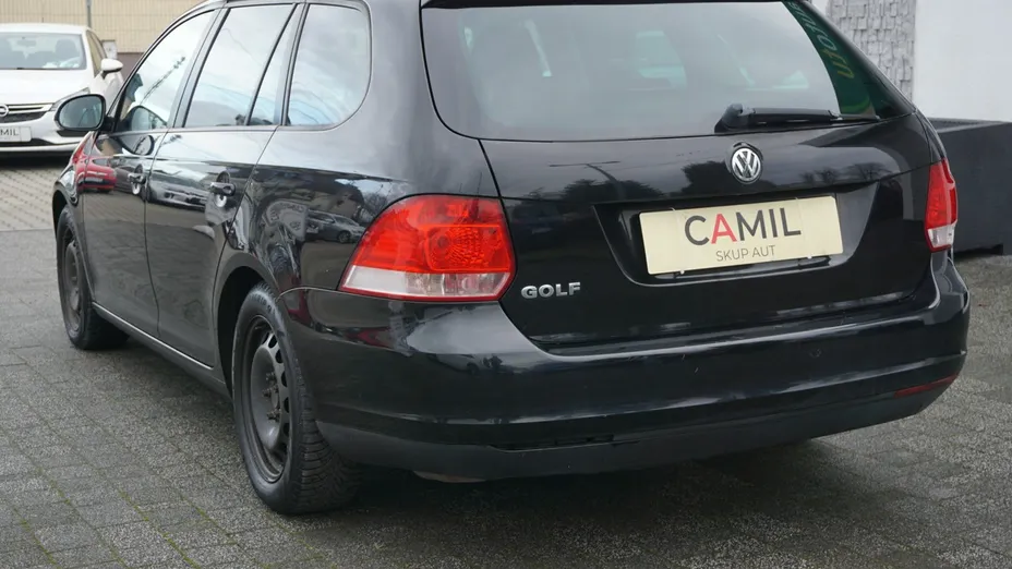 VOLKSWAGEN Golf -