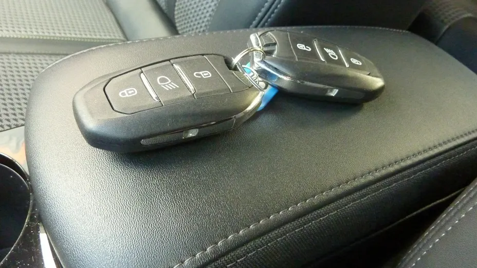 PEUGEOT 2008 -