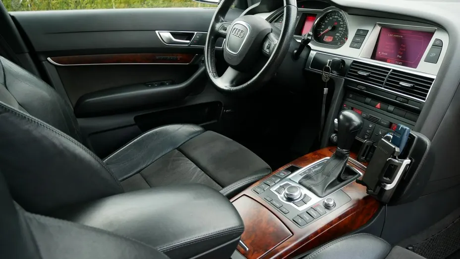 AUDI A6 -