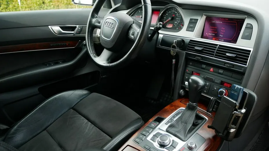 AUDI A6 -