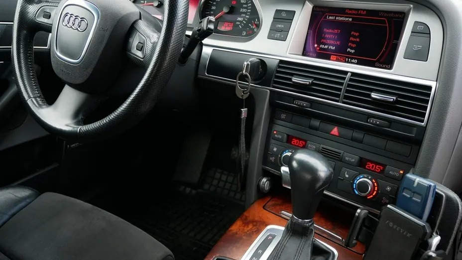 AUDI A6 -