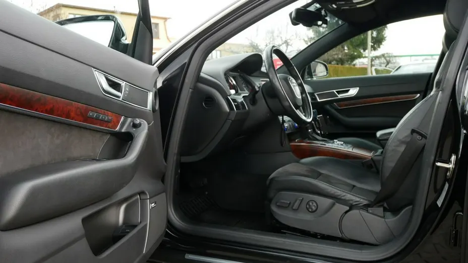 AUDI A6 -