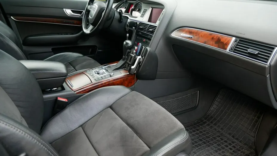 AUDI A6 -