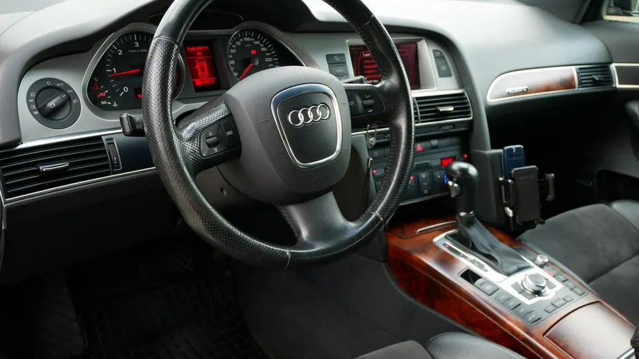 AUDI A6 -