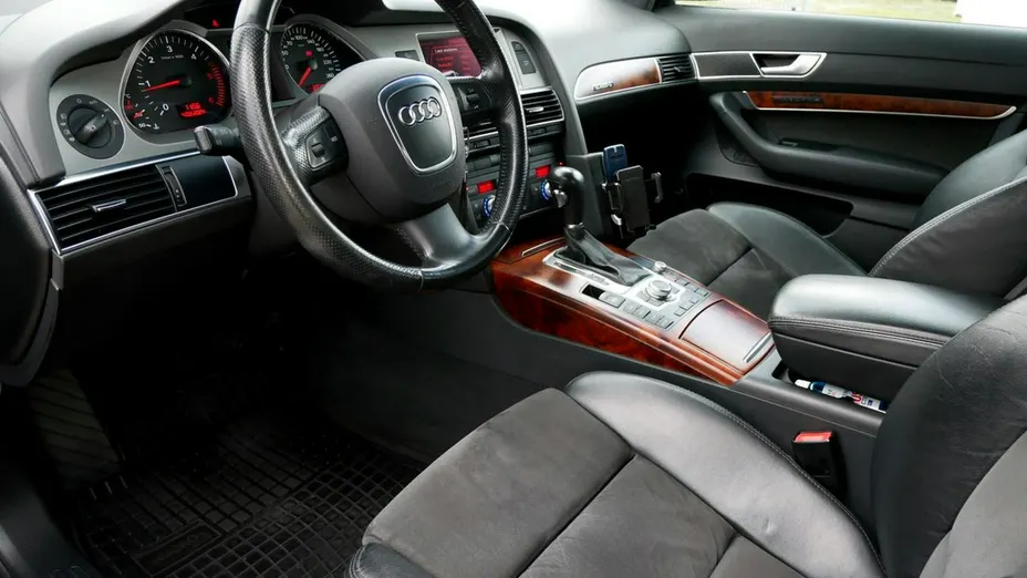 AUDI A6 -