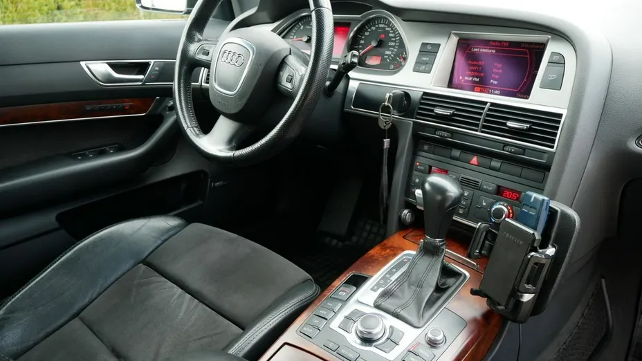AUDI A6 -