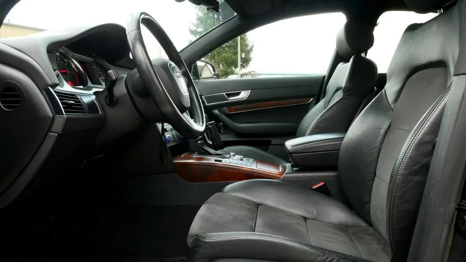 AUDI A6 -