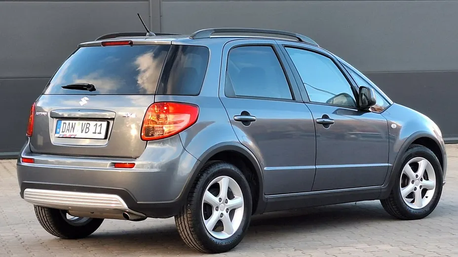 SUZUKI SX4 -