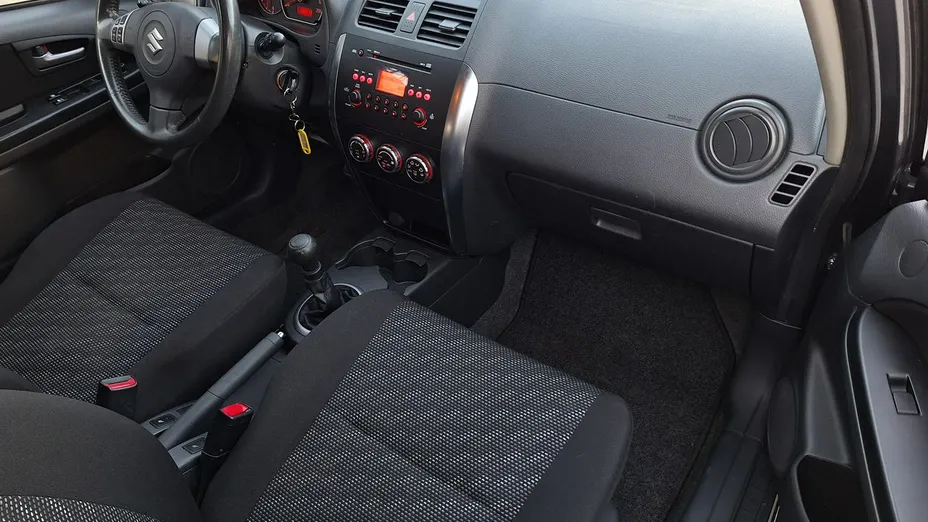 SUZUKI SX4 -
