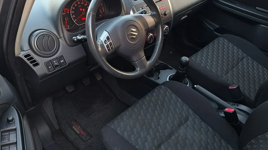 SUZUKI SX4 -