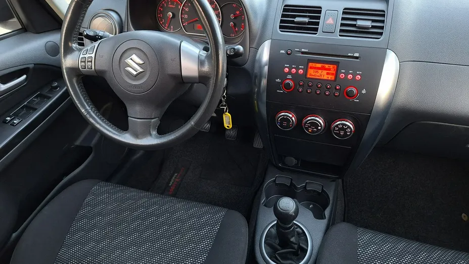 SUZUKI SX4 -