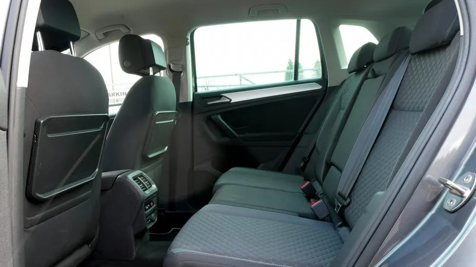 VOLKSWAGEN Tiguan -