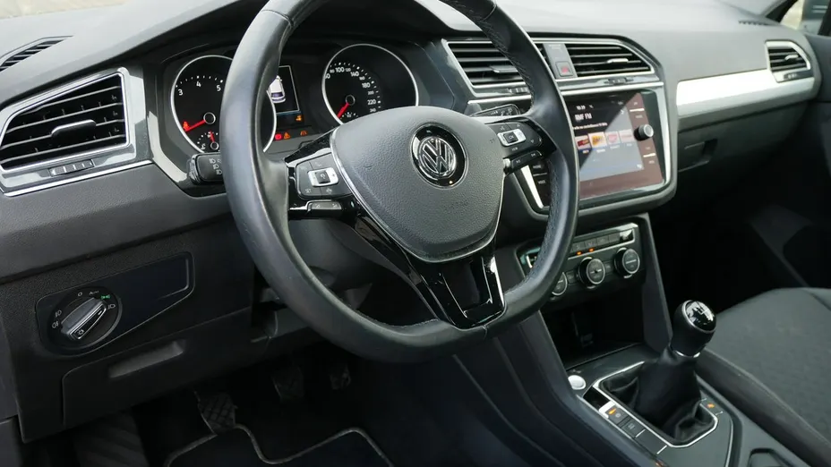 VOLKSWAGEN Tiguan -