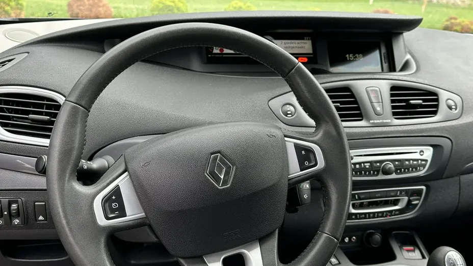 RENAULT Scenic -