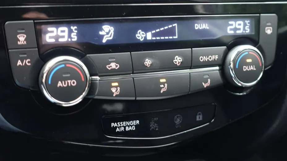 NISSAN Qashqai -
