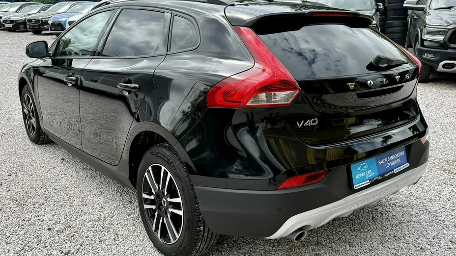 VOLVO V40 Cross Country -