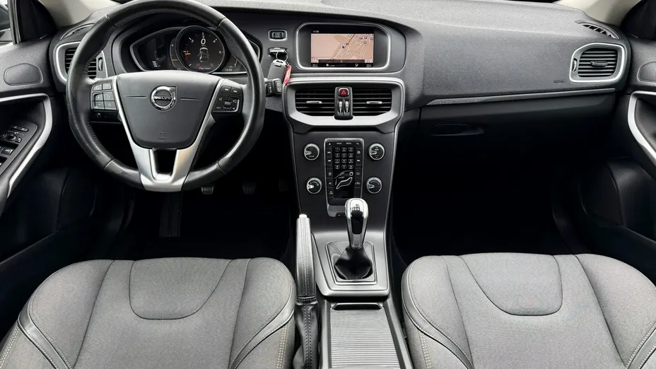 VOLVO V40 Cross Country -