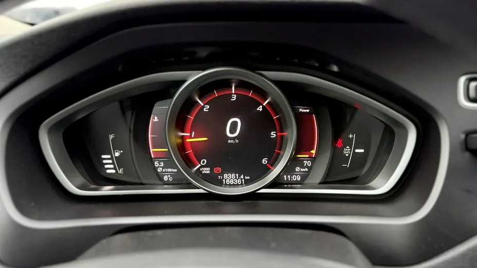 VOLVO V40 Cross Country -