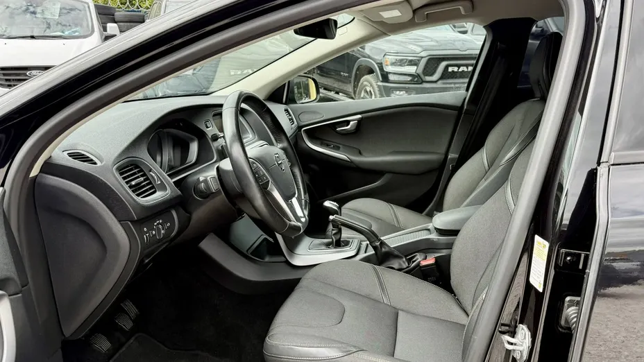 VOLVO V40 Cross Country -