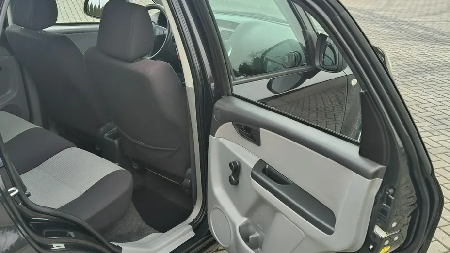 SUZUKI SX4 -