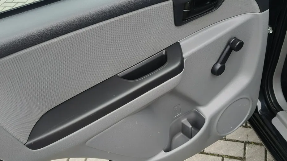 SUZUKI SX4 -