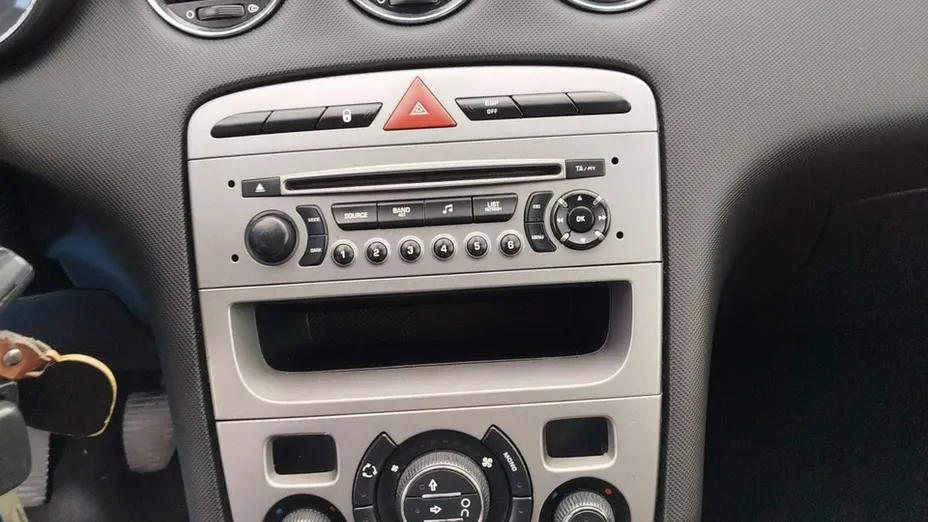 PEUGEOT 308 -