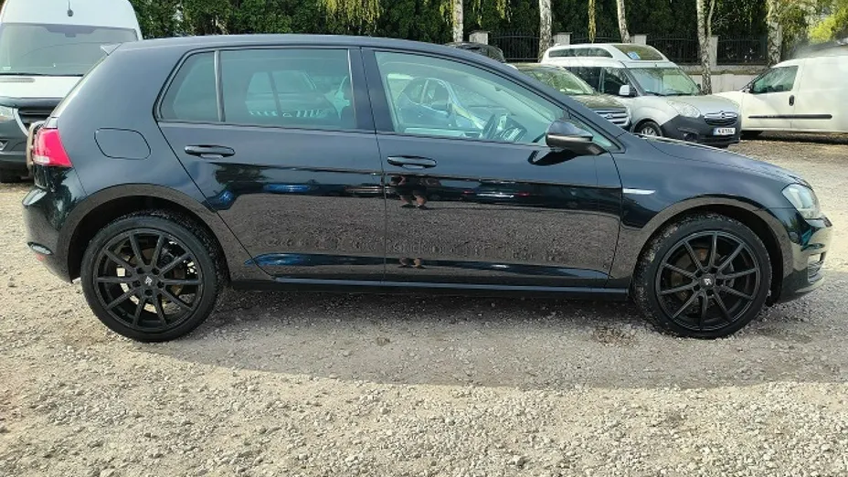 VOLKSWAGEN Golf -