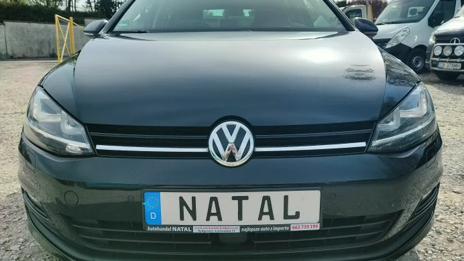 VOLKSWAGEN Golf -