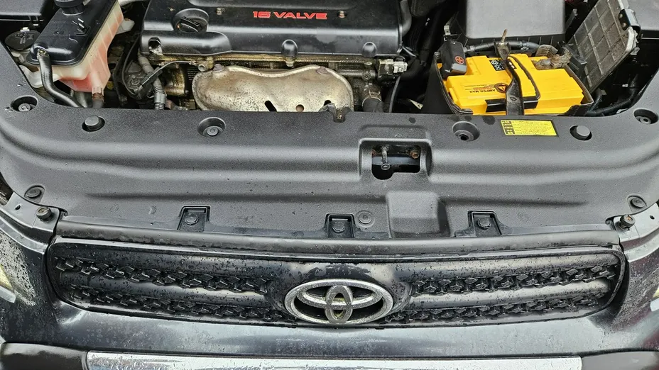 TOYOTA RAV4 -