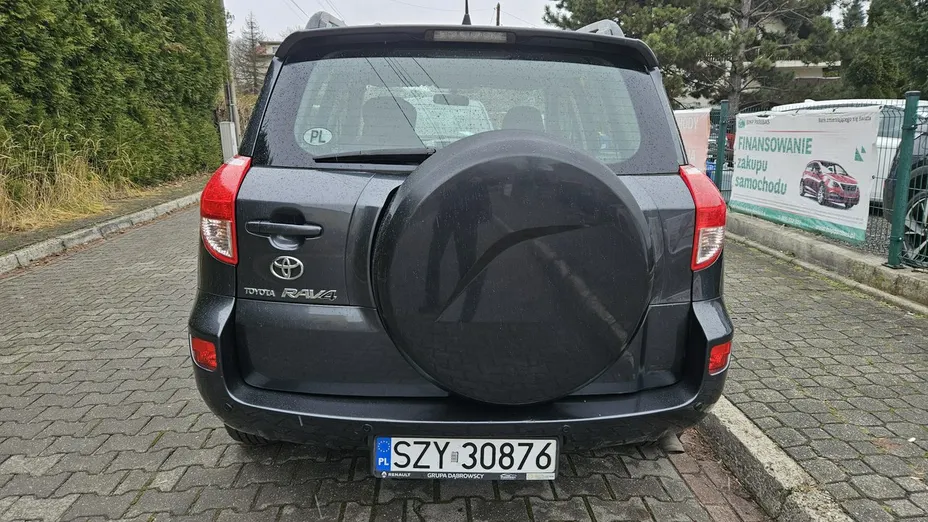 TOYOTA RAV4 -