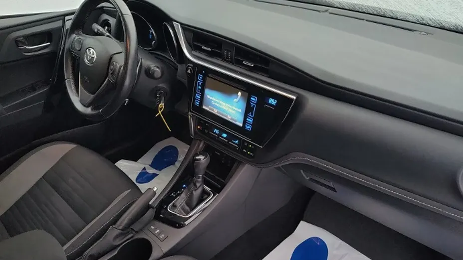 TOYOTA Auris -