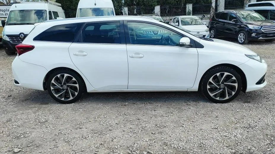 TOYOTA Auris -