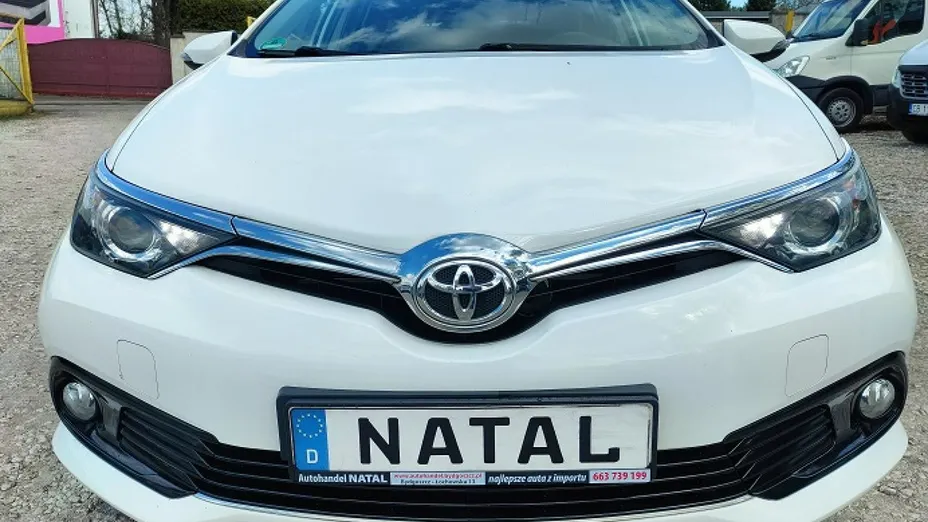 TOYOTA Auris -