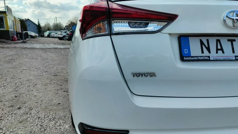 TOYOTA Auris -