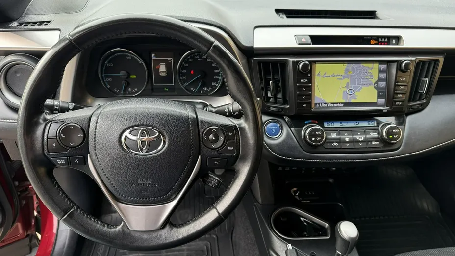 TOYOTA RAV4 -