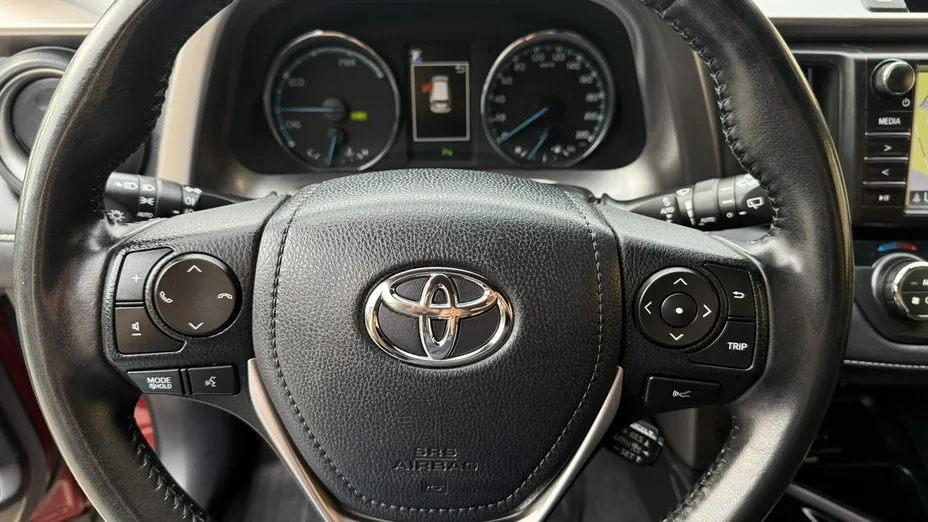TOYOTA RAV4 -