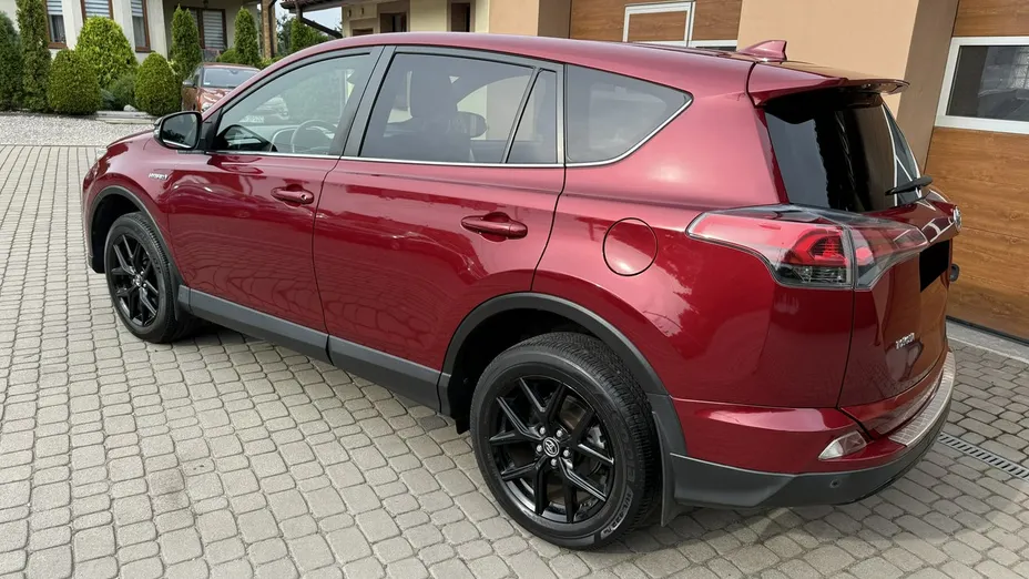 TOYOTA RAV4 -