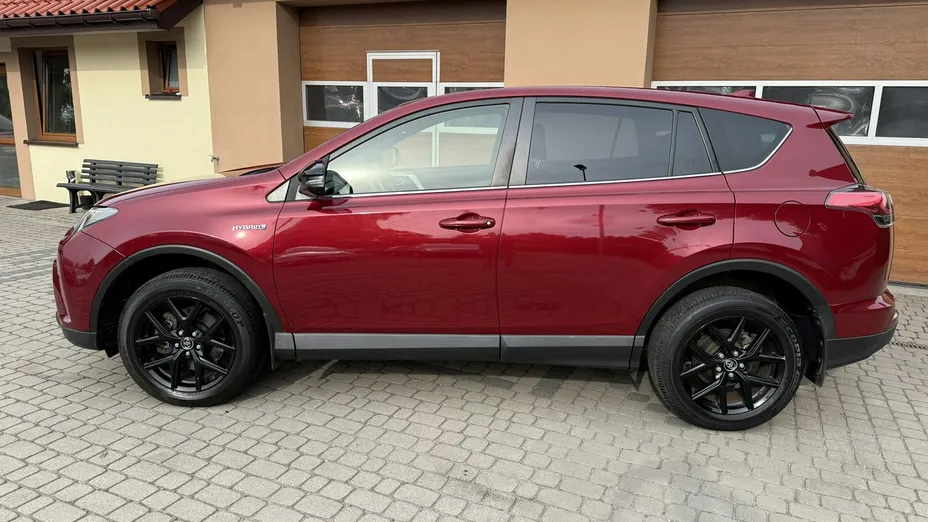TOYOTA RAV4 -