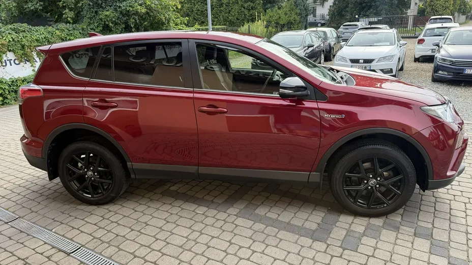 TOYOTA RAV4 -