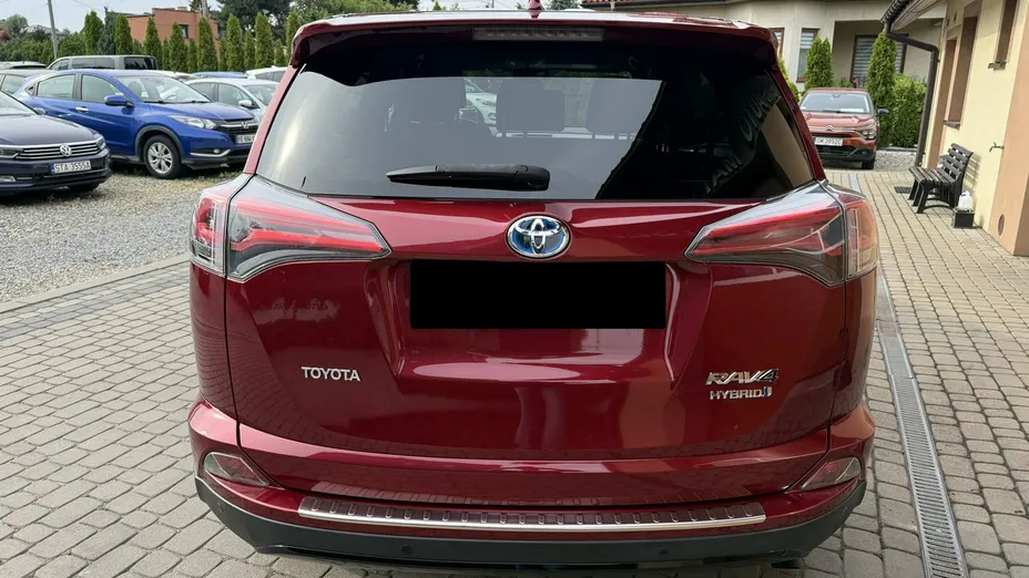 TOYOTA RAV4 -