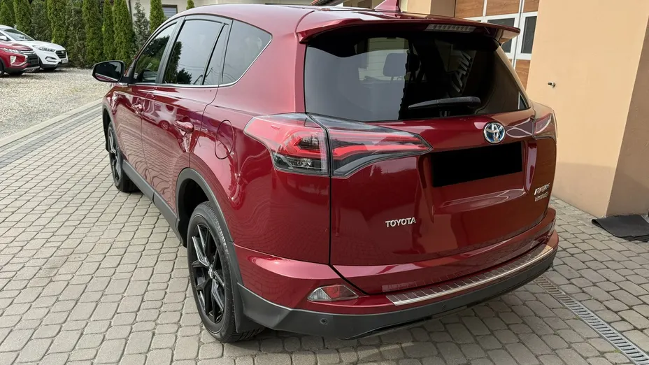 TOYOTA RAV4 -